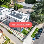 Stylish Sherman Oaks Townhouse 3Bed + 3.5Bath All Master Suites