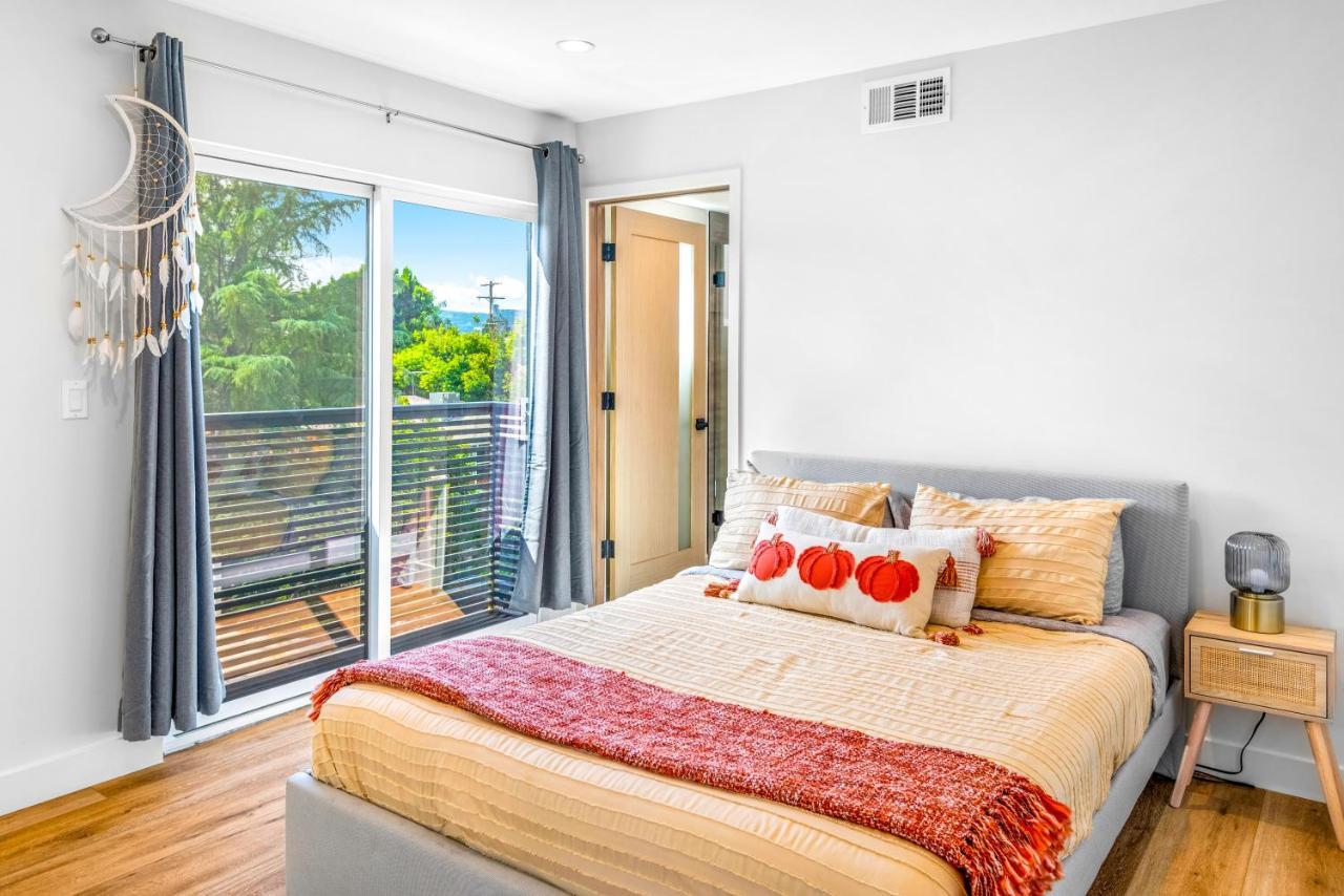 Stylish Sherman Oaks Townhouse 3bed + 3.5bath Master Appartement