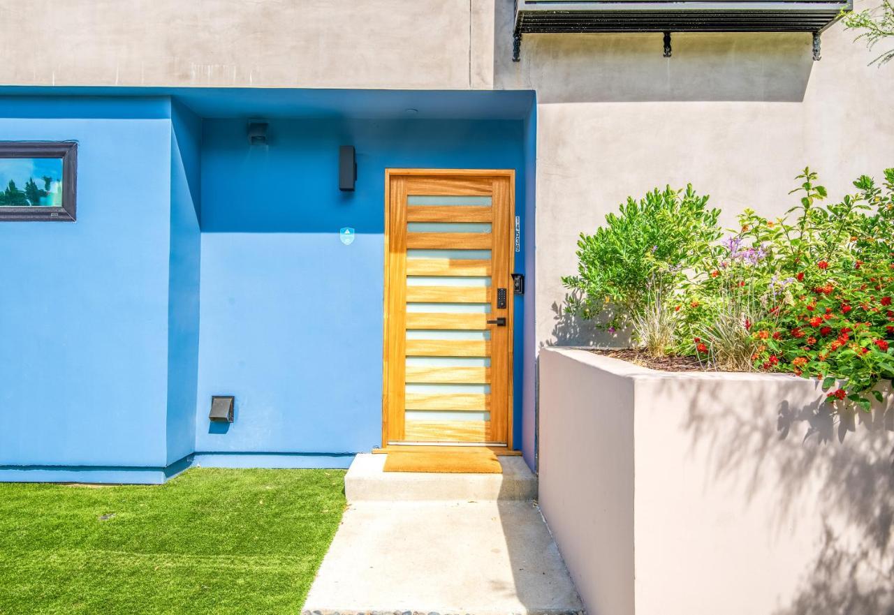 Stylish Sherman Oaks Townhouse 3bed + 3.5bath Master Apartment *