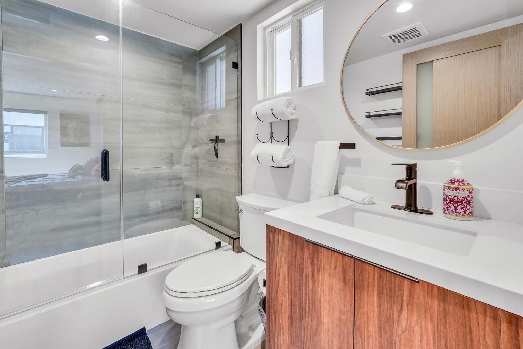 Stylish Sherman Oaks Townhouse 3bed + 3.5bath Master Apartamento Los Ángeles